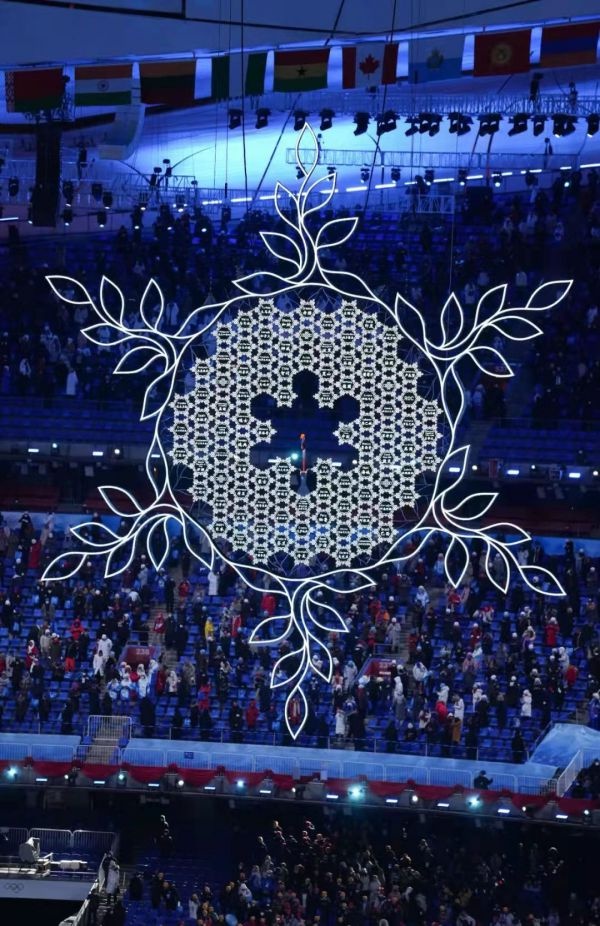 冬奥会开幕式举牌雪花图片