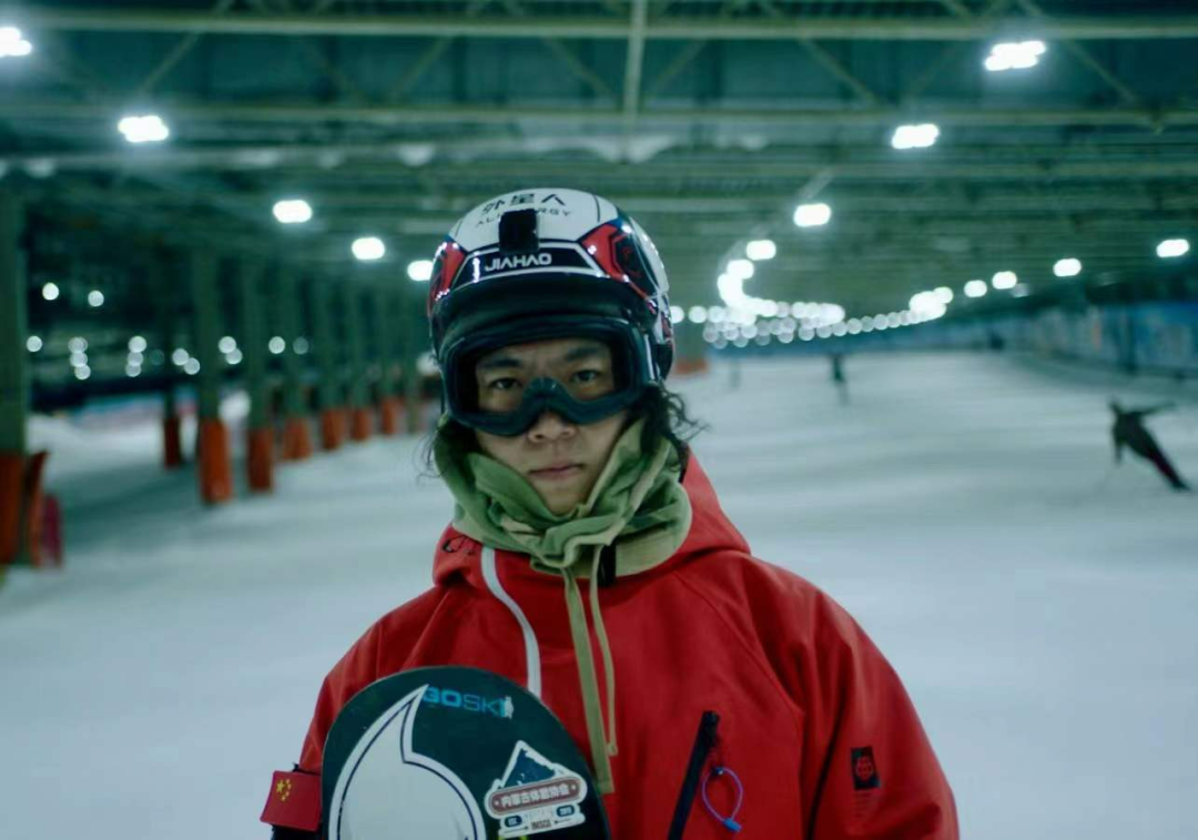 张嘉豪孤身闯冬奥会为何如此动人