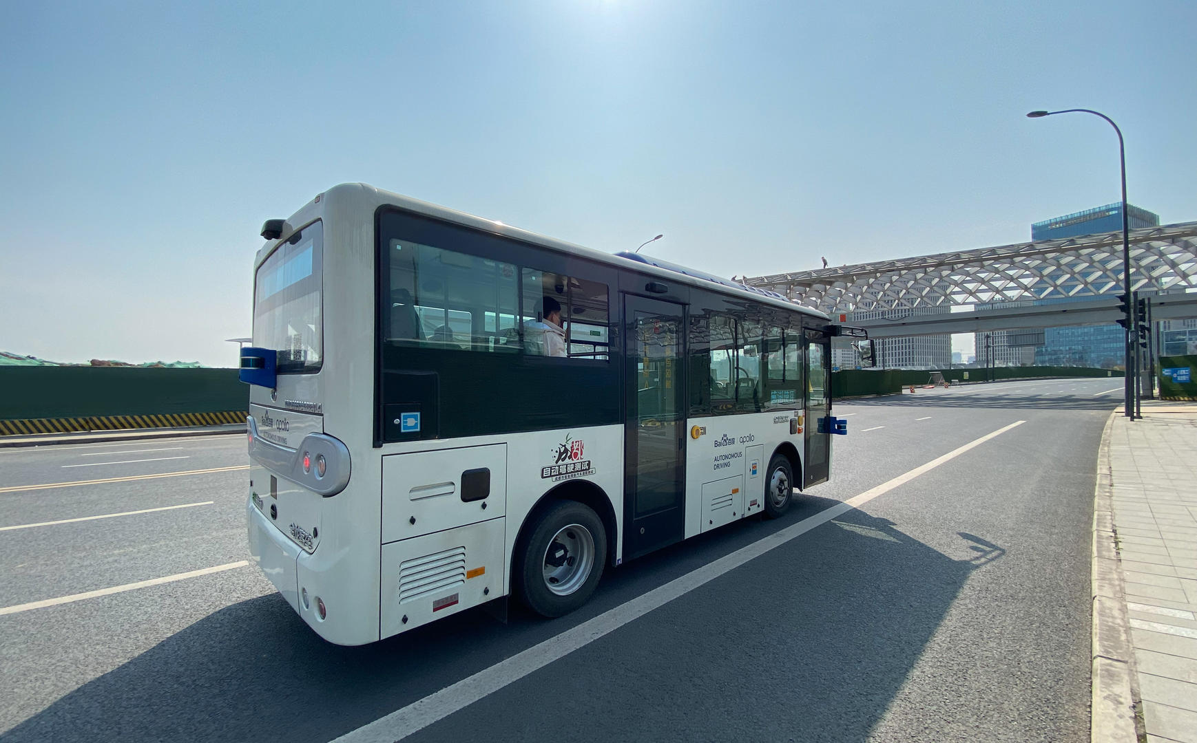 成都首批智能网联汽车进行路测成都无人驾驶公交车拟于大运会期间上线