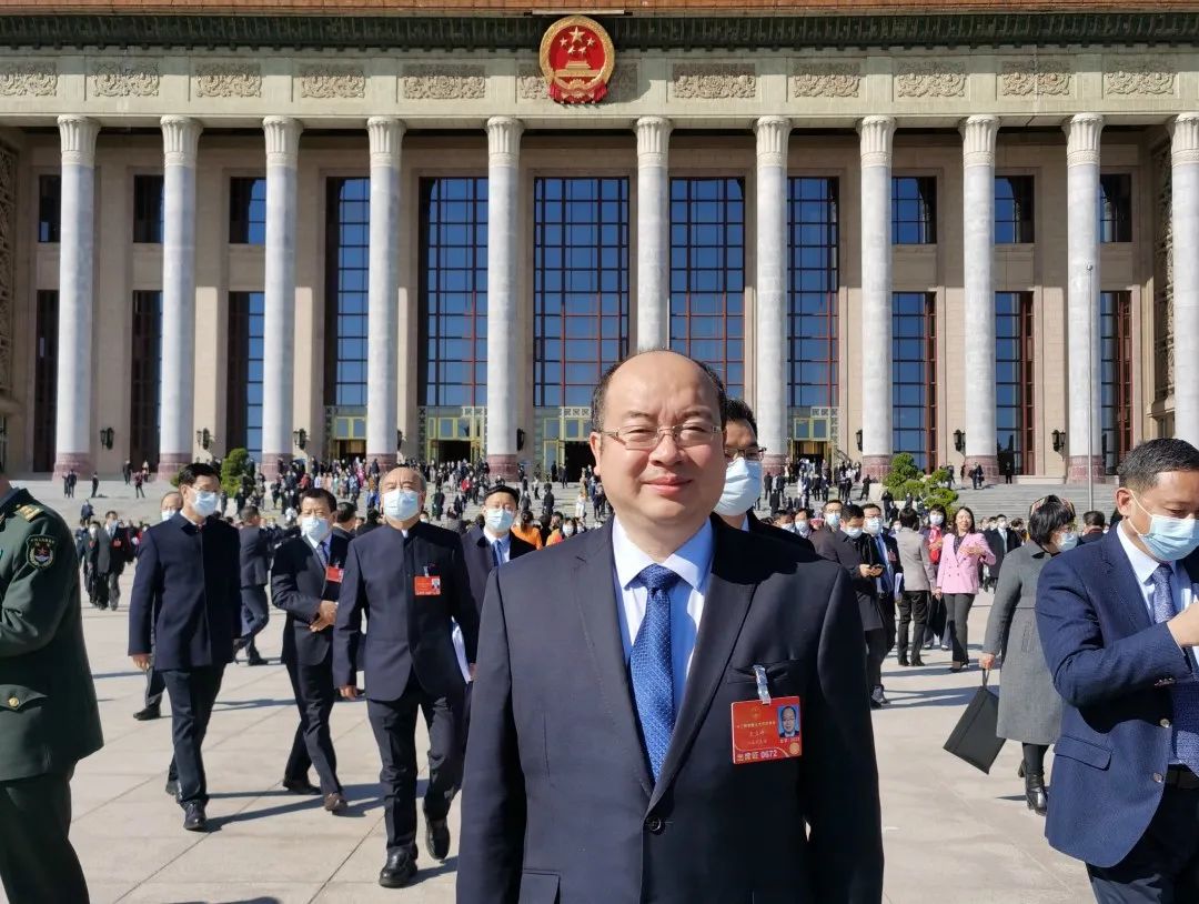 两会期间,施大宁,王立峰认真履职,积极参政议政,建言献策,并受到中央