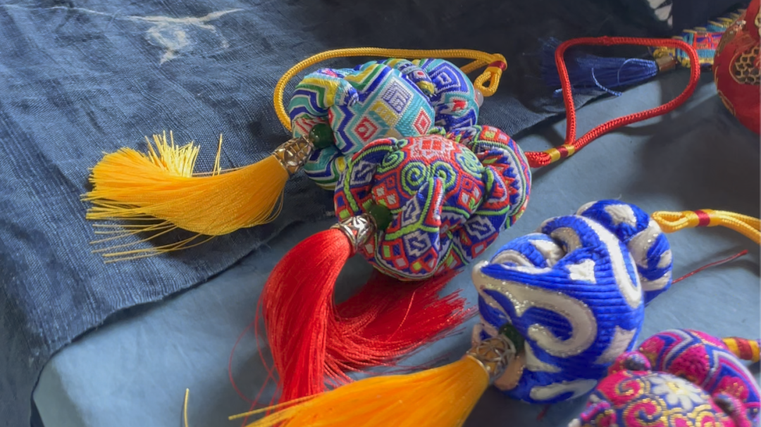 壮乡特色油茶制作,横州茉莉花茶艺,钦州坭兴陶可爱的狮头杯垫,传统的