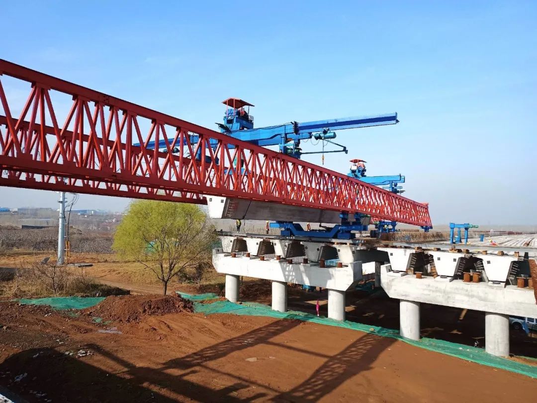 济潍高速临朐段最新动态950米杭山东隧道顺利贯通