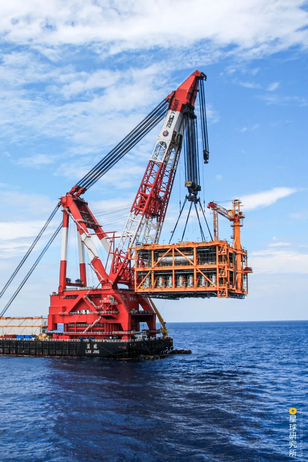 拖引和补给物资的工作船等拥有不同本领的各种成员(请横屏观看,三艘