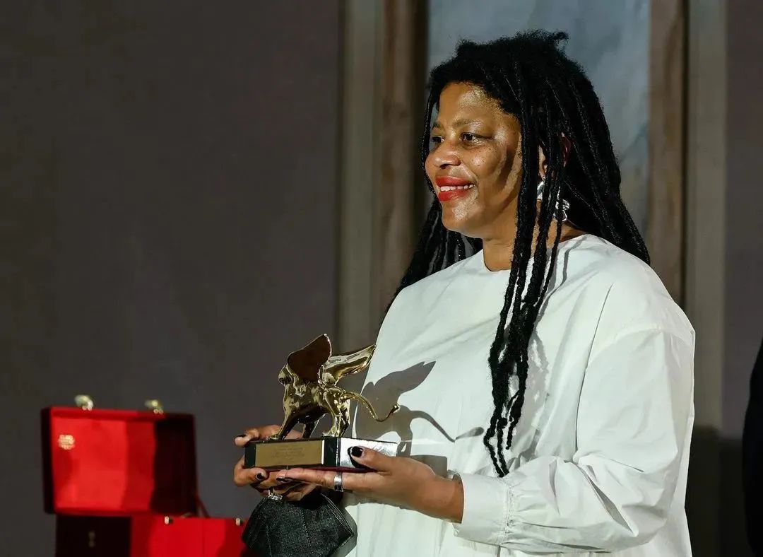 的组委会大奖,并在威尼斯双年展总部朱斯蒂安宫举办开幕式和颁奖典礼