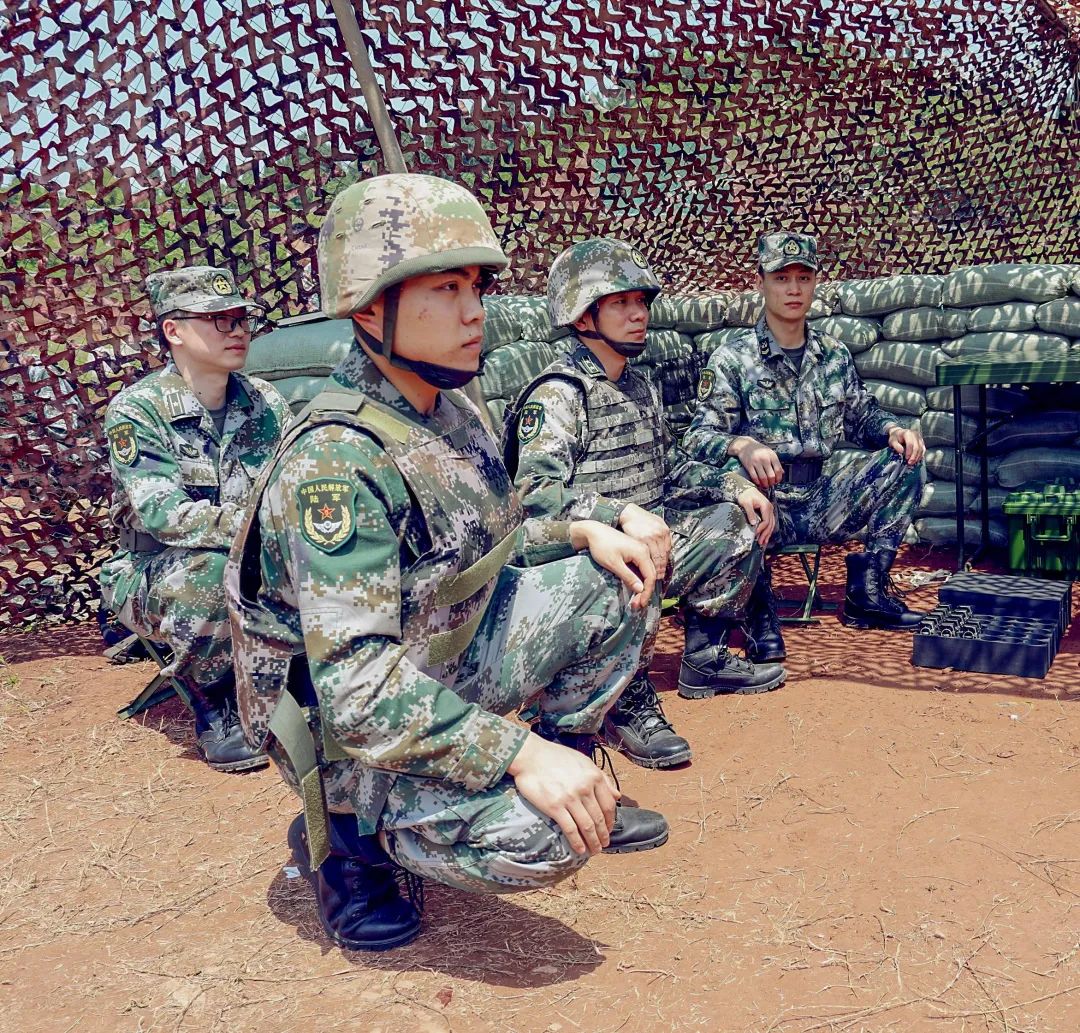 预备役训练场硝烟四起