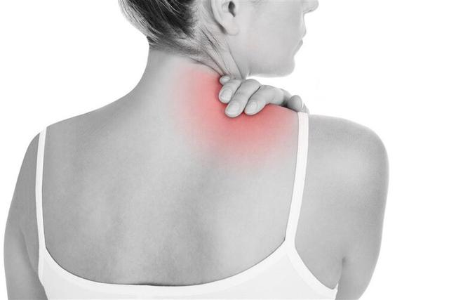 发病后患者可出现多种表现,包括肩关节疼痛,胳膊抬不起来,睡觉不能