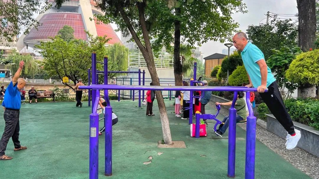 加起来近120岁这对母女组合闪耀社区运动角