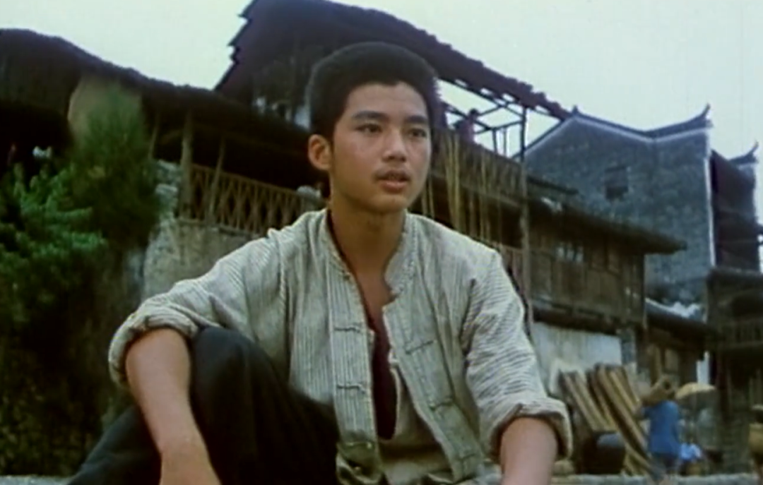 祖父和翠翠每晚还在等着傩送的歌声,却再也没等来.