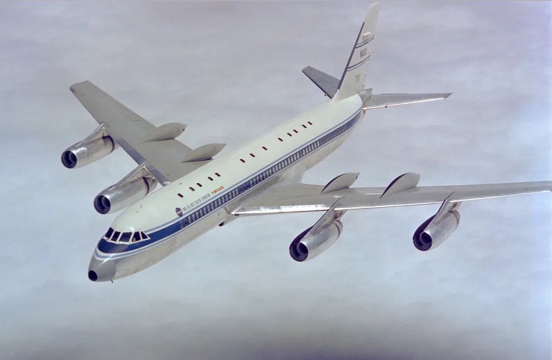 nasa选中了康维尔990型客机,给它装上望远镜改造成了伽利略机载天文台