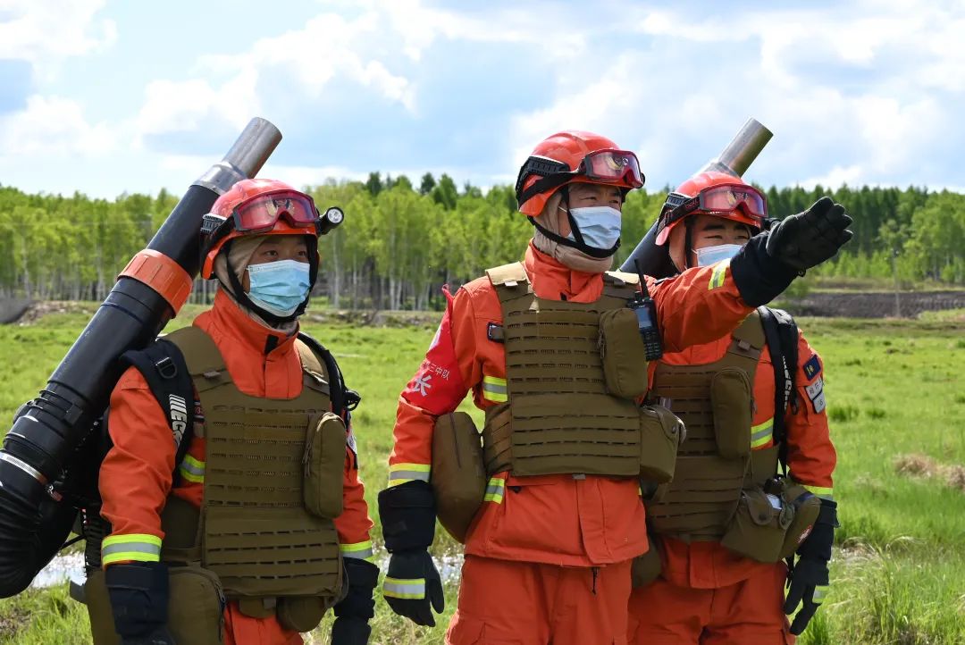 节日我在岗丨森林消防员用脚丈量黑土地