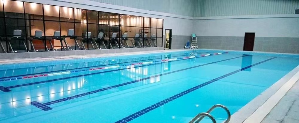 英国爱丁堡大学对8万多人追踪调查10年发现,经常游泳能将早亡风险降低