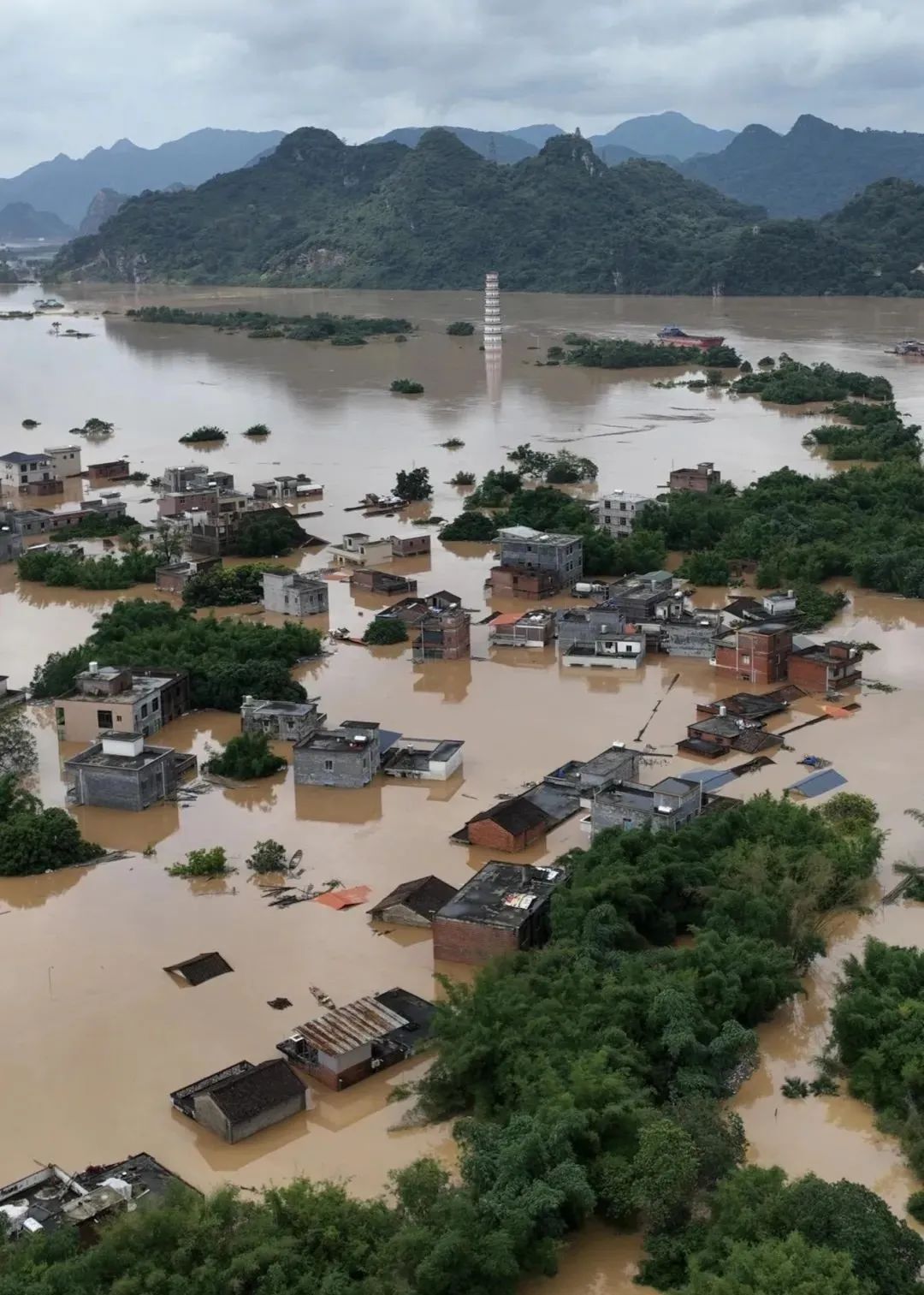 警惕腿被泡烂洪灾过后需防范这两点广东多地暴雨引发洪水内涝