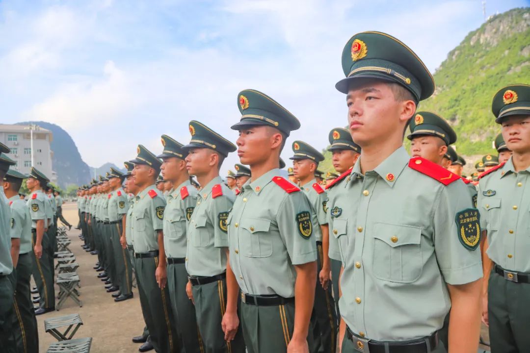 武警广西总队新兵团532名新兵受表彰