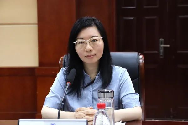 校长丁艳红讲话.