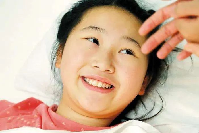 当年见义勇为的小美玲考上大学啦