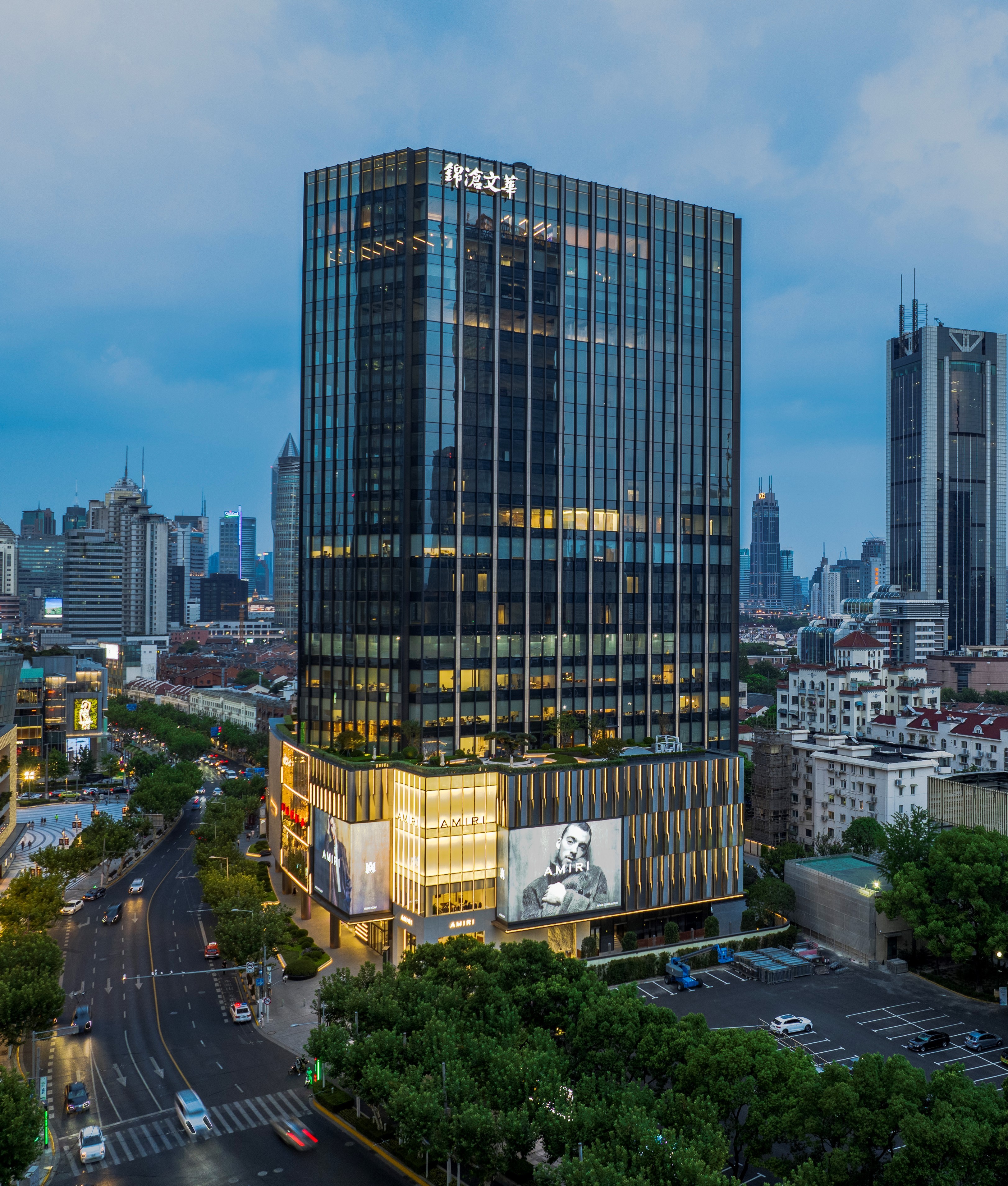 7月8日,上海城市更新重点地标项目——南京西路1225号锦沧文华广场