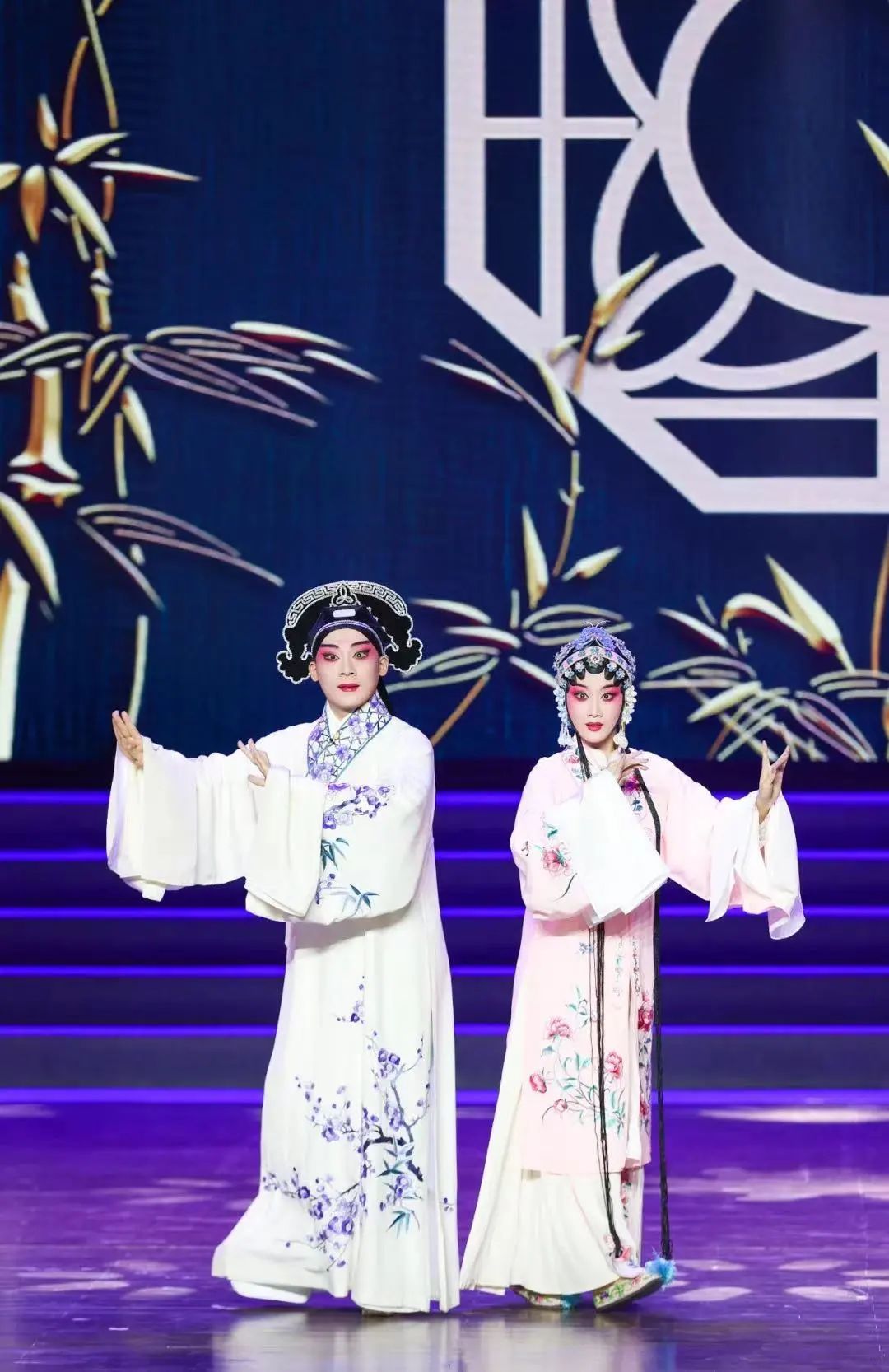 335622万人次观看中华梨园梦红色经典传统名段戏曲演唱会唱响龙城