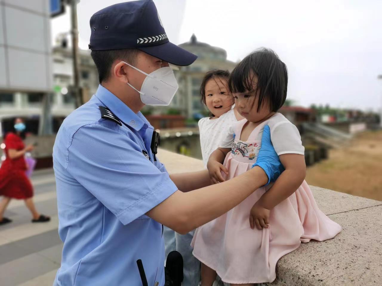 ②7月1日下午，色德村党员通过视频连线参加杨泽楠授课 (2).jpg