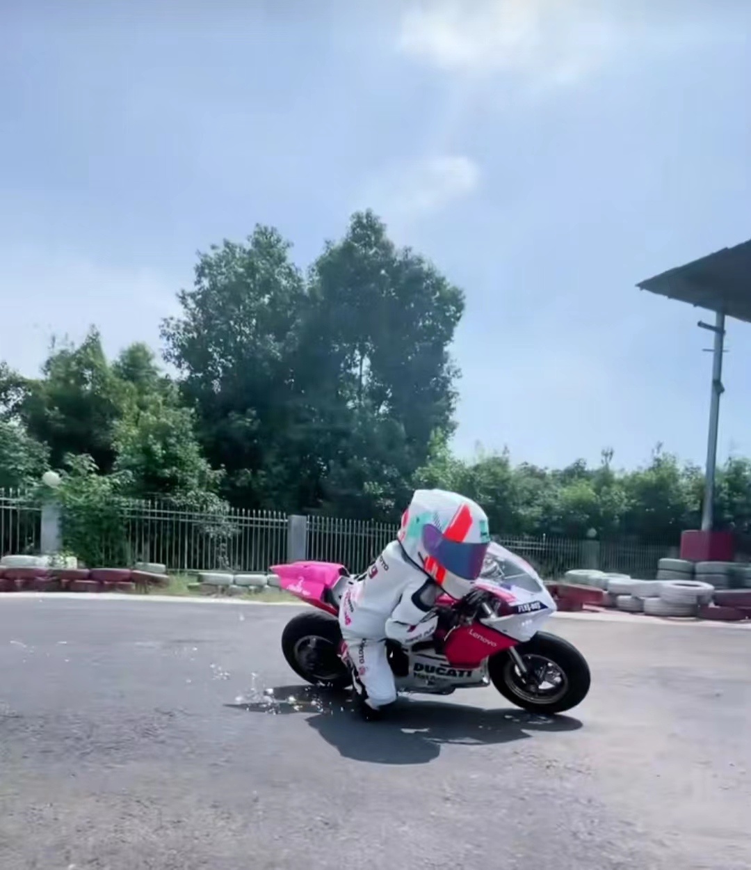 995cb13e5d2c4f20a6dee65631e0e62.jpg 995cb13e5d2c4f20a6dee65631e0e62.jpg