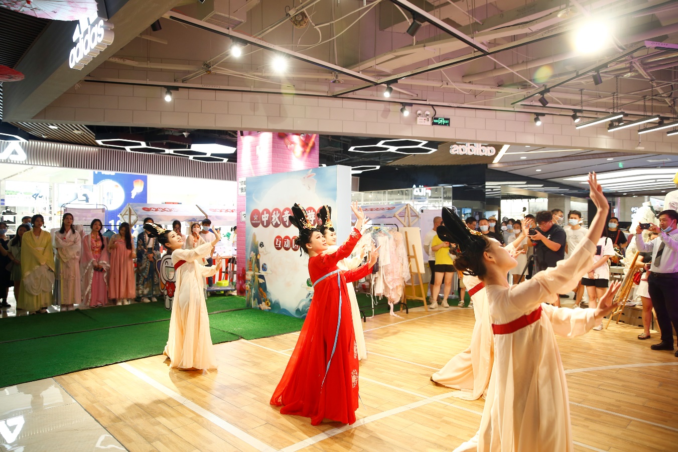 （9月14日）湖北体彩“中秋奇妙游”系列活动燃动光谷世界城.docx