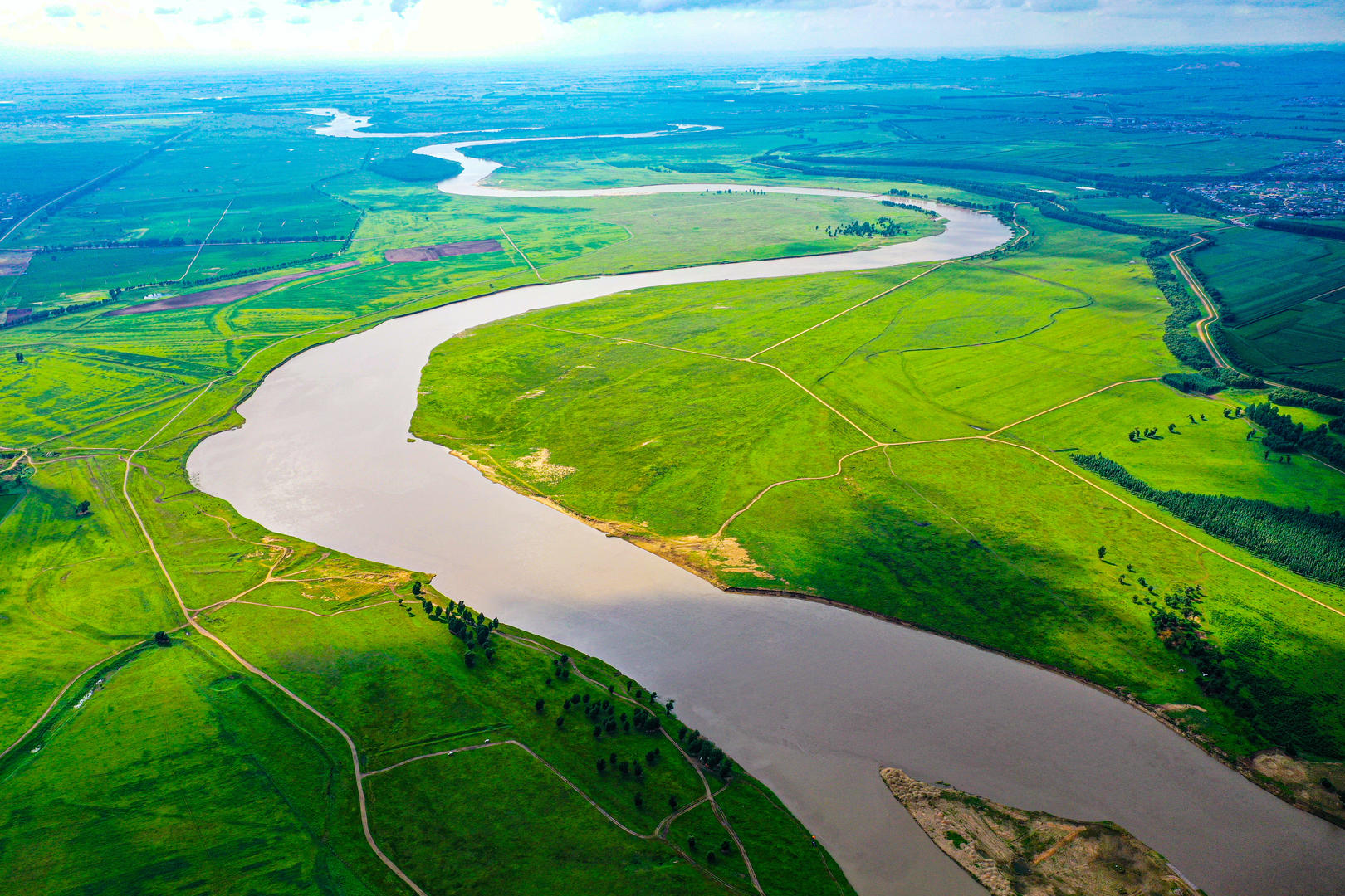 大江大河推荐官徐梦桃辽河清流奔腾丹顶鹤在此闲庭信步