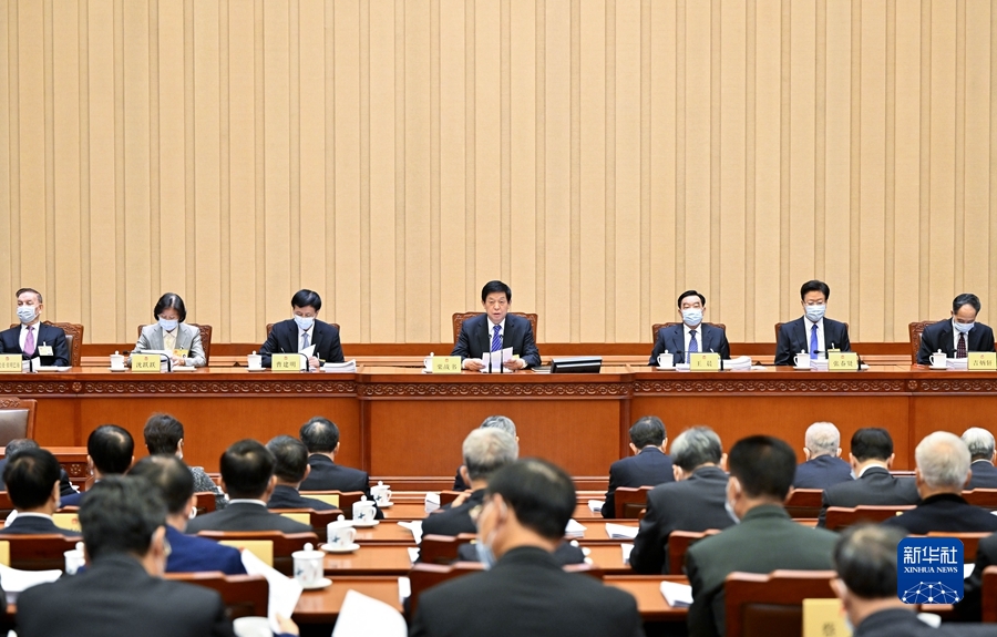 10月27日上午,十三届全国人大常委会第三十七次会议在北京人民大会堂举行第二次全体会议。栗战书委员长主持。新华社记者 殷博古 摄 10月27日上午,十三届全国人大常委会第三十七次会议在北京人民大会堂举行第二次全体会议。栗战书委员长主持。新华社记者 殷博古 摄