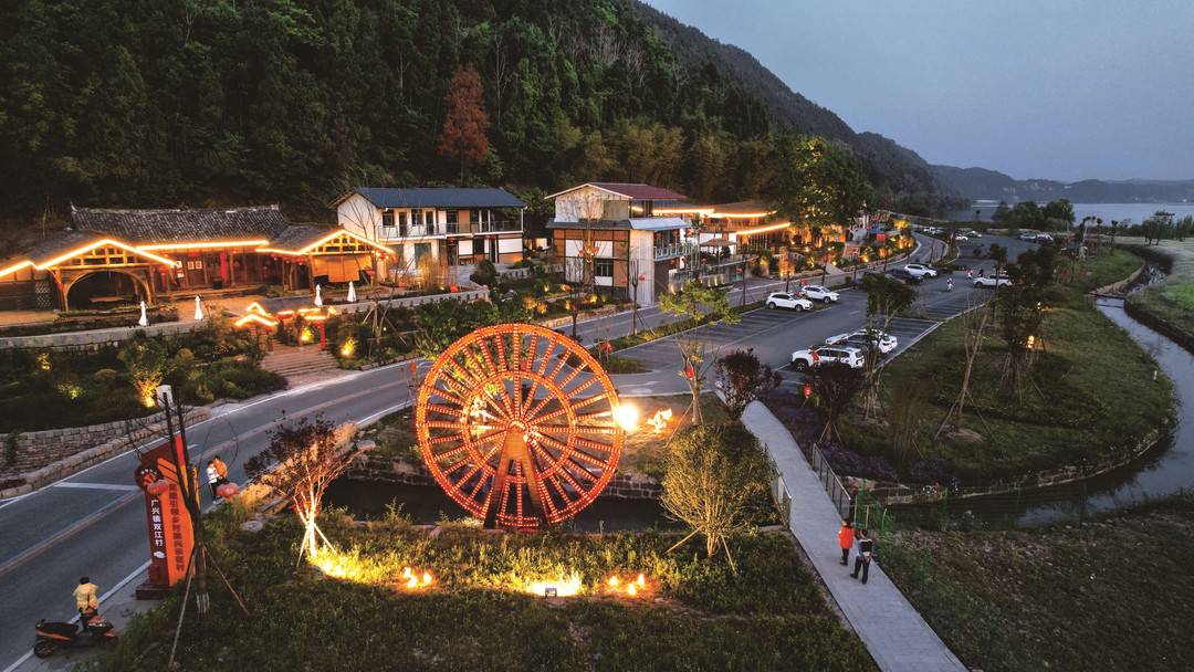 四川射洪市委书记谭晓政在诗酒之乡成就千亿锂电梦想