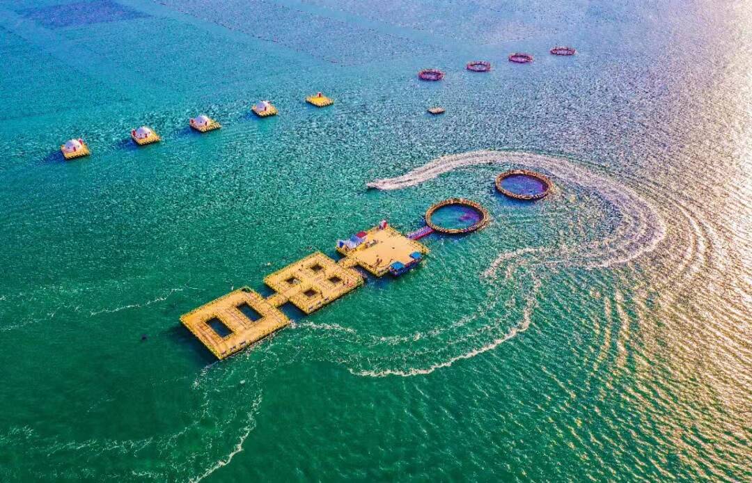 爱伦湾海洋牧场位于荣成市寻山街道,是首批国家级海洋牧场示范区.