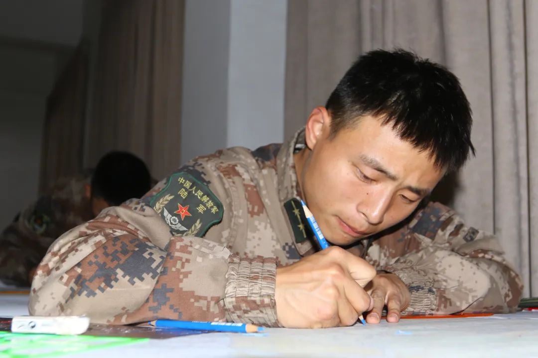 特种兵指导员，全国人大代表