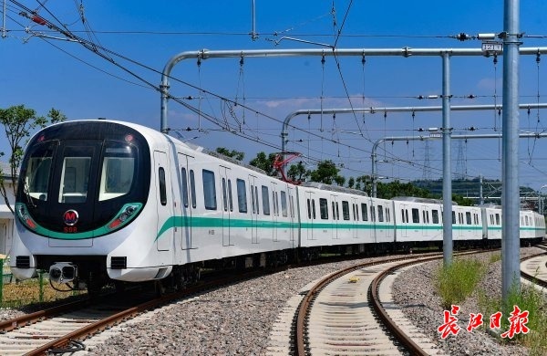 武汉地铁19号线起于武汉站西广场站,线路沿武东路,花城大道,花山大道