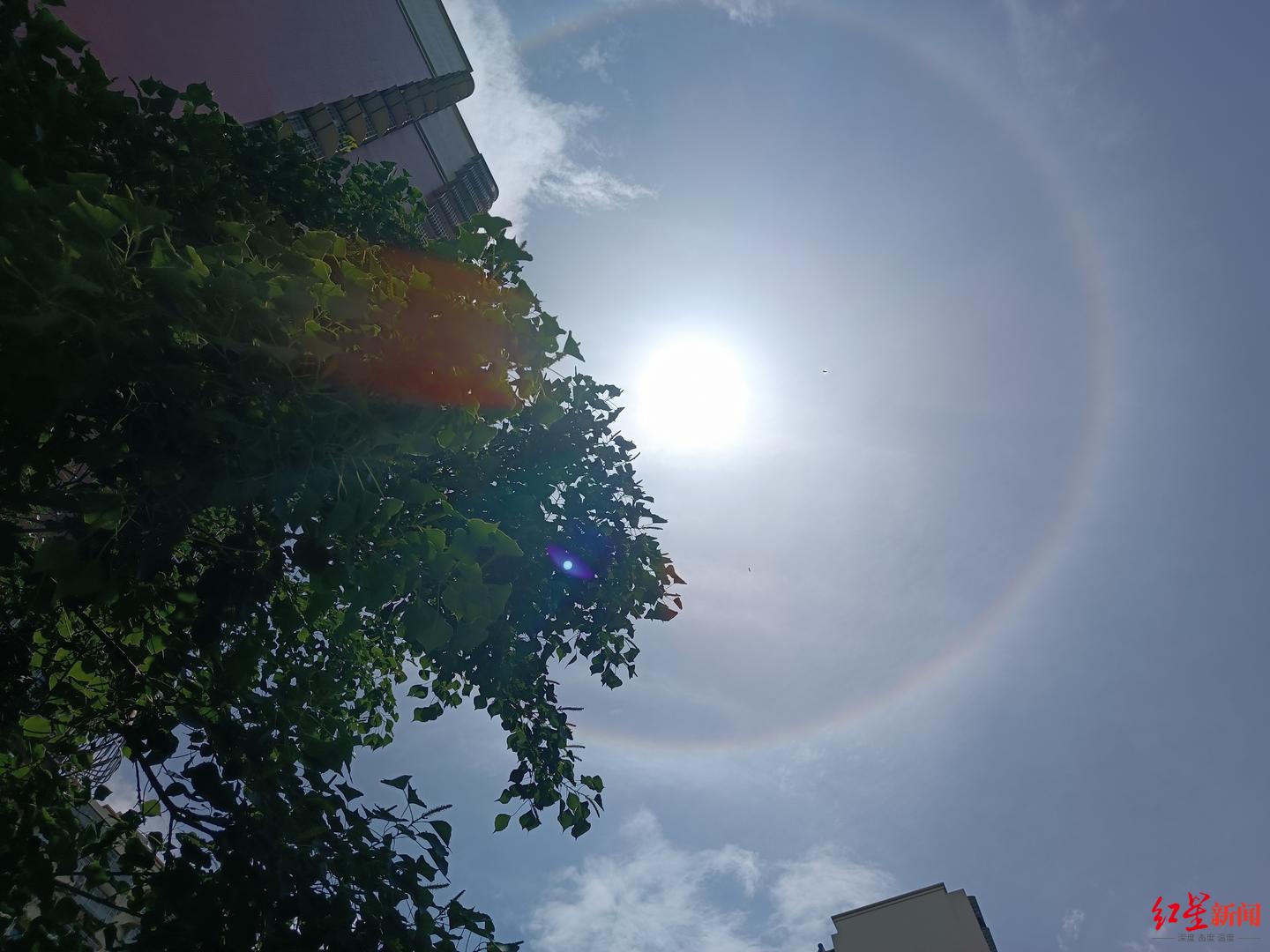 超美！四川西昌天空出现壮观日晕，太阳仿佛戴上彩色“花环”