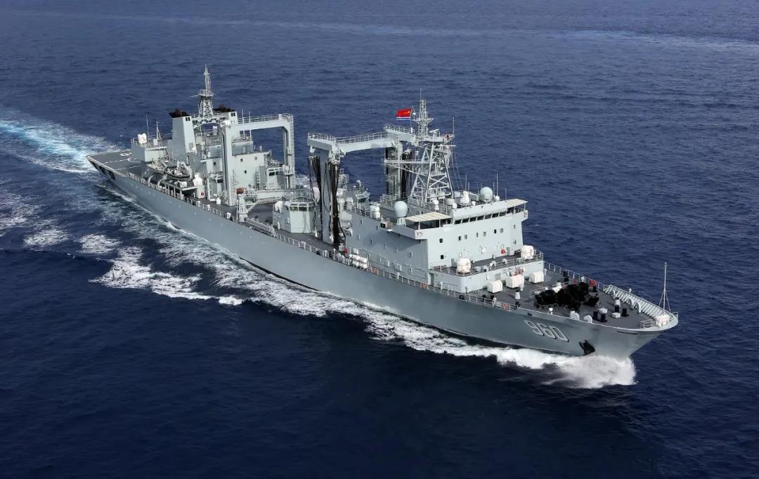 向祖国报到!海军护航编队列阵亚丁湾