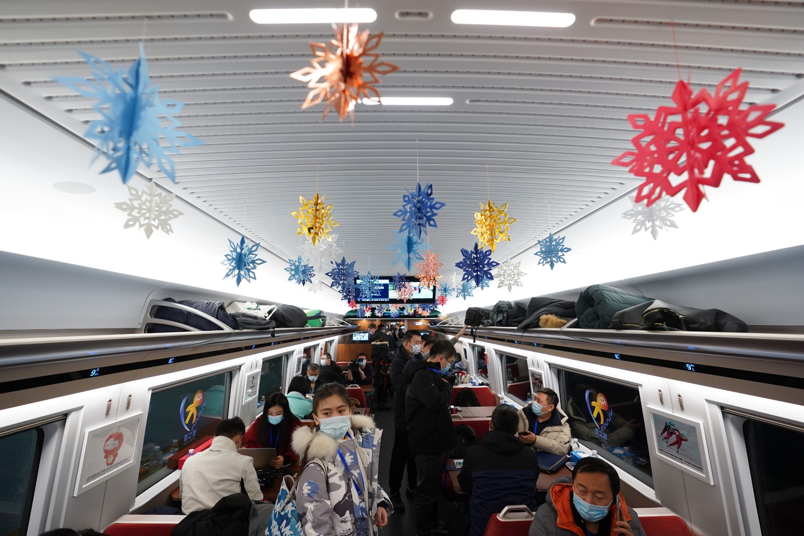 来了！北京冬奥列车亮相京张高铁