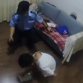 男孩深夜报警：去派出所睡觉要多少钱?_人民日报