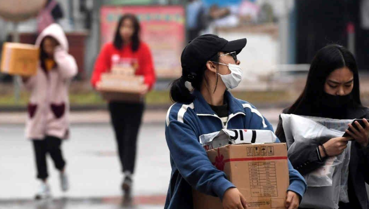 工伤|上班时间取快递，摔伤算工伤吗？权威回应来了！