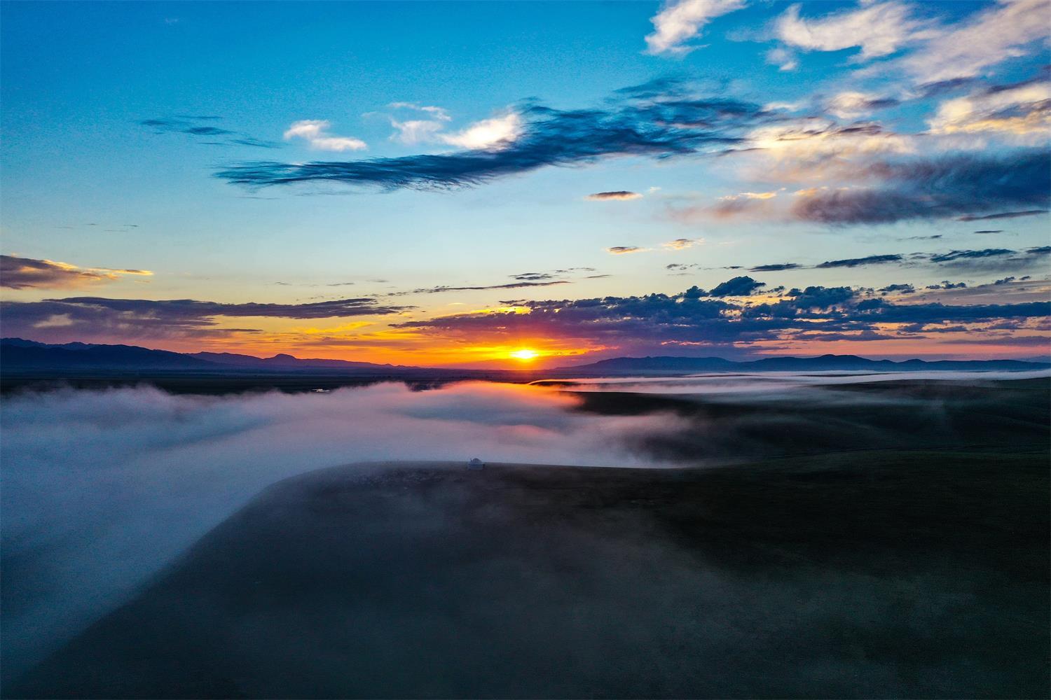 昭苏湿地云海翻腾如诗如画