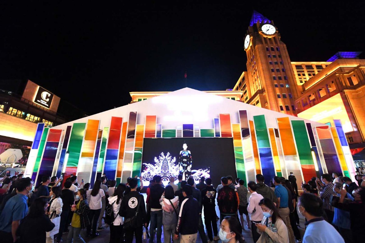 |时尚大秀点亮金街 北京王府井国际品牌节启动