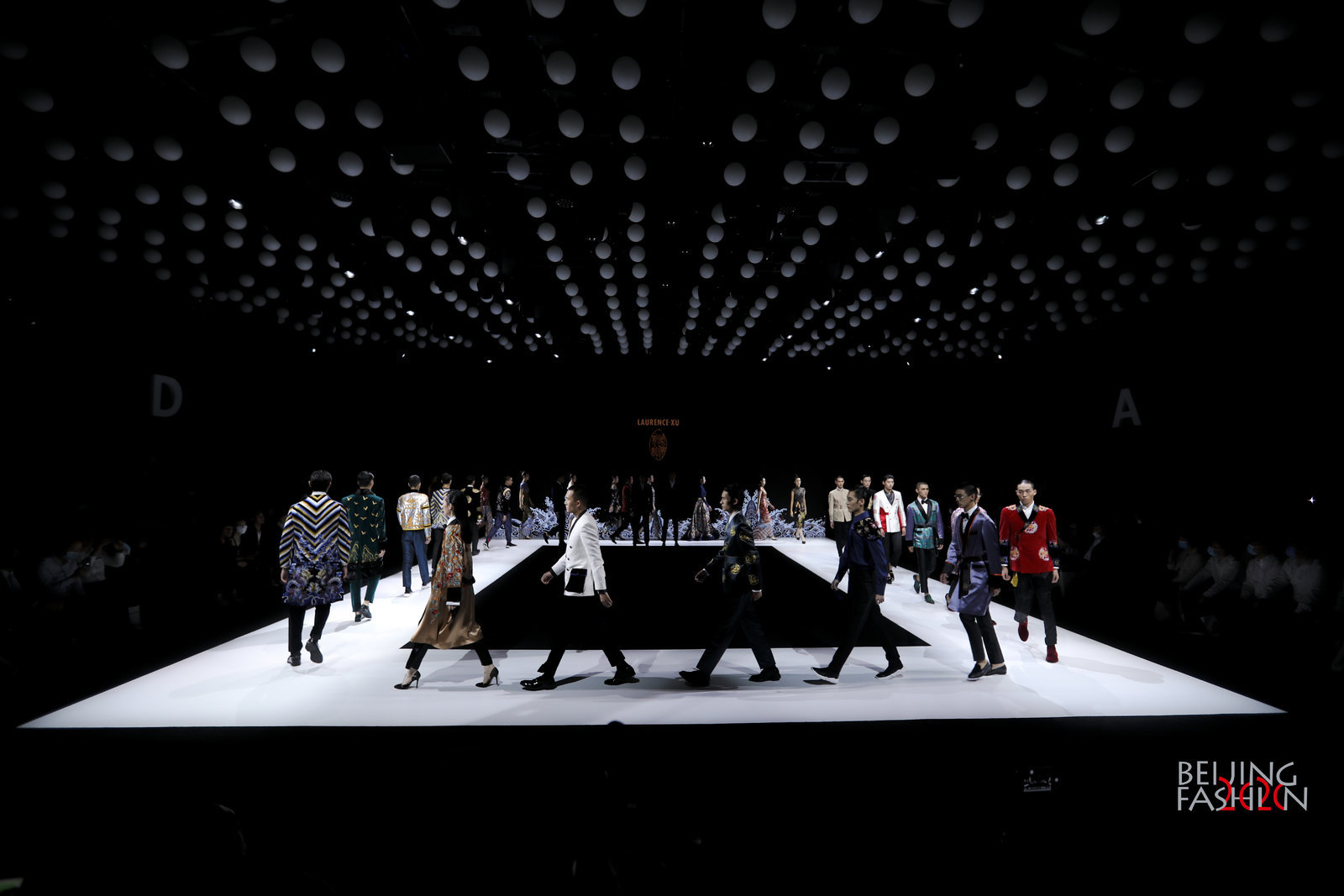 |时尚大秀点亮金街 北京王府井国际品牌节启动