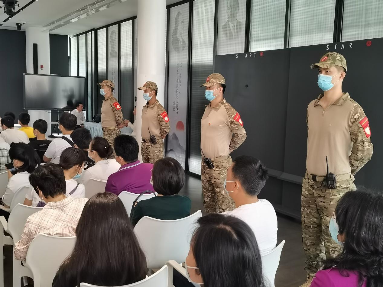 南山区退役军人红星突击队为红领巾科技讲堂活动保驾护航