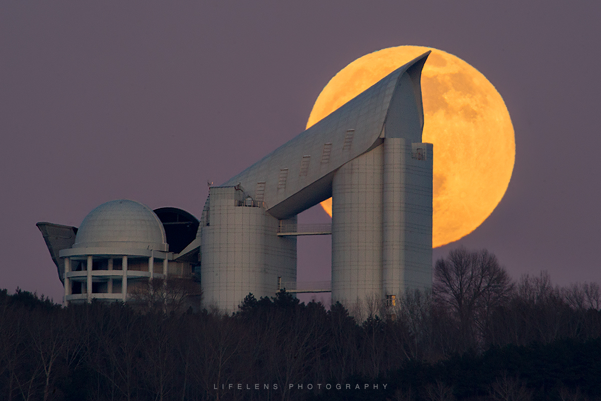 超级月升lamost(郑志 摄)
