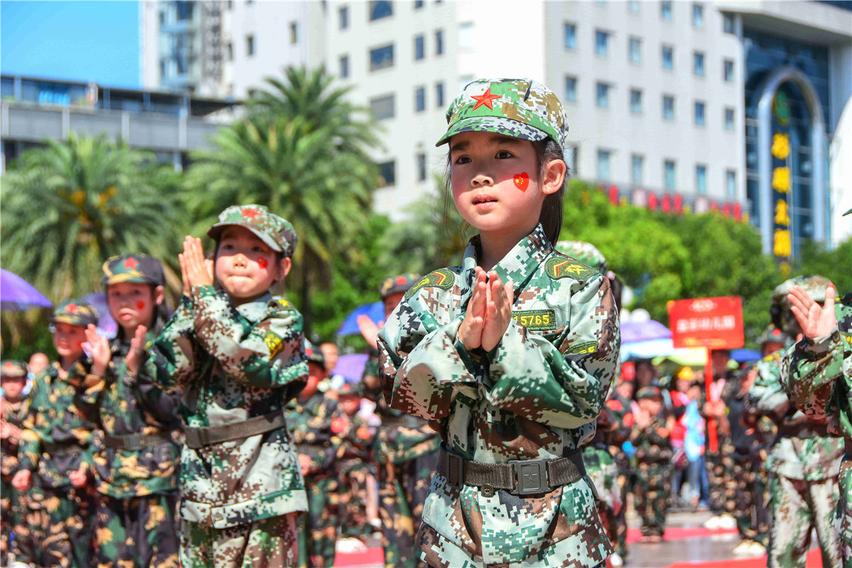 桂林国防教育从小抓起