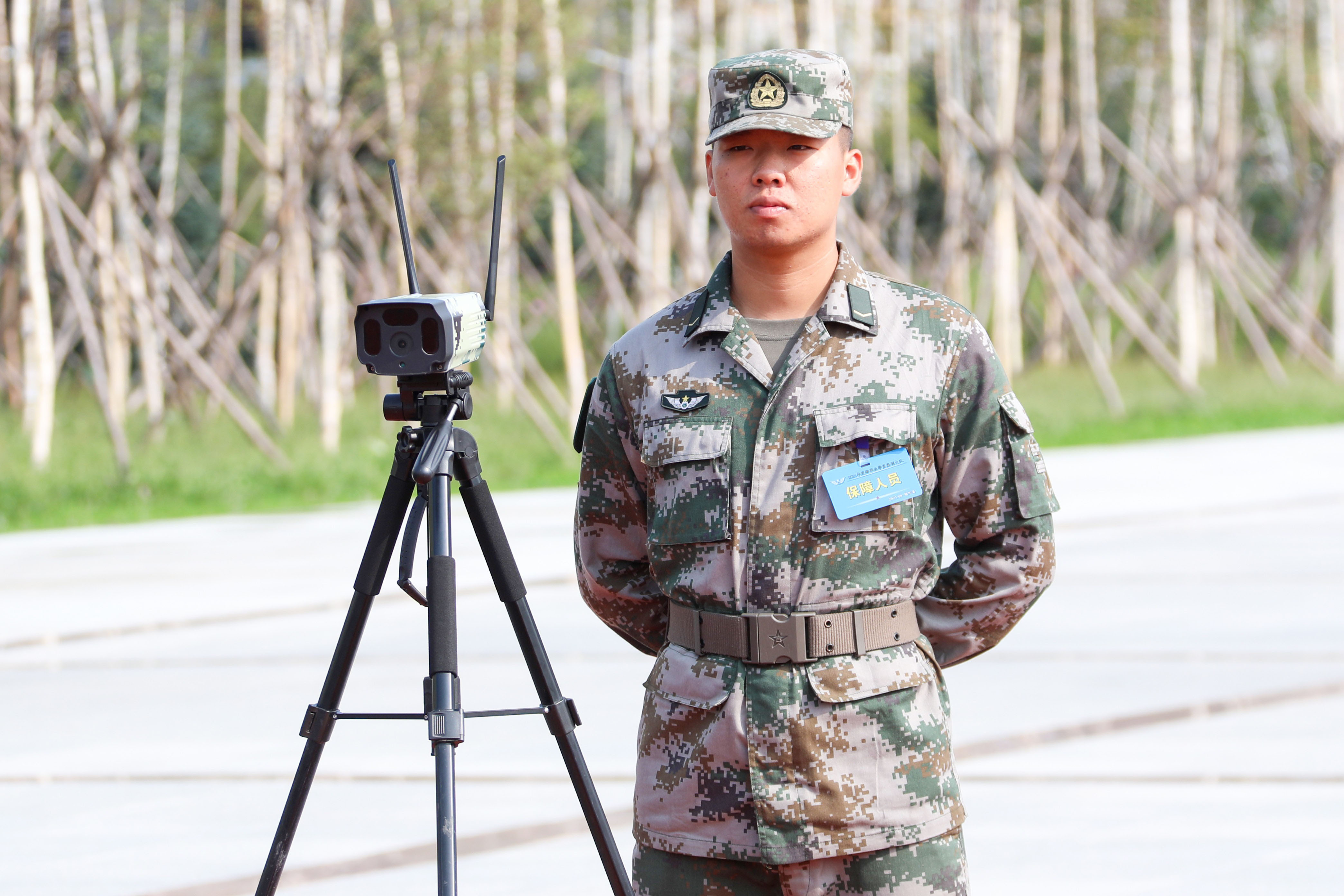 一把尺子量到底新排长在淬火中成长