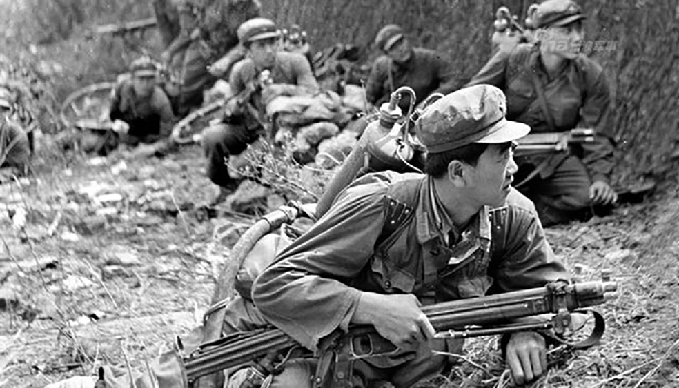 人民解放军服从和服务于国家经济建设大局,在参加社会主义建设方面不