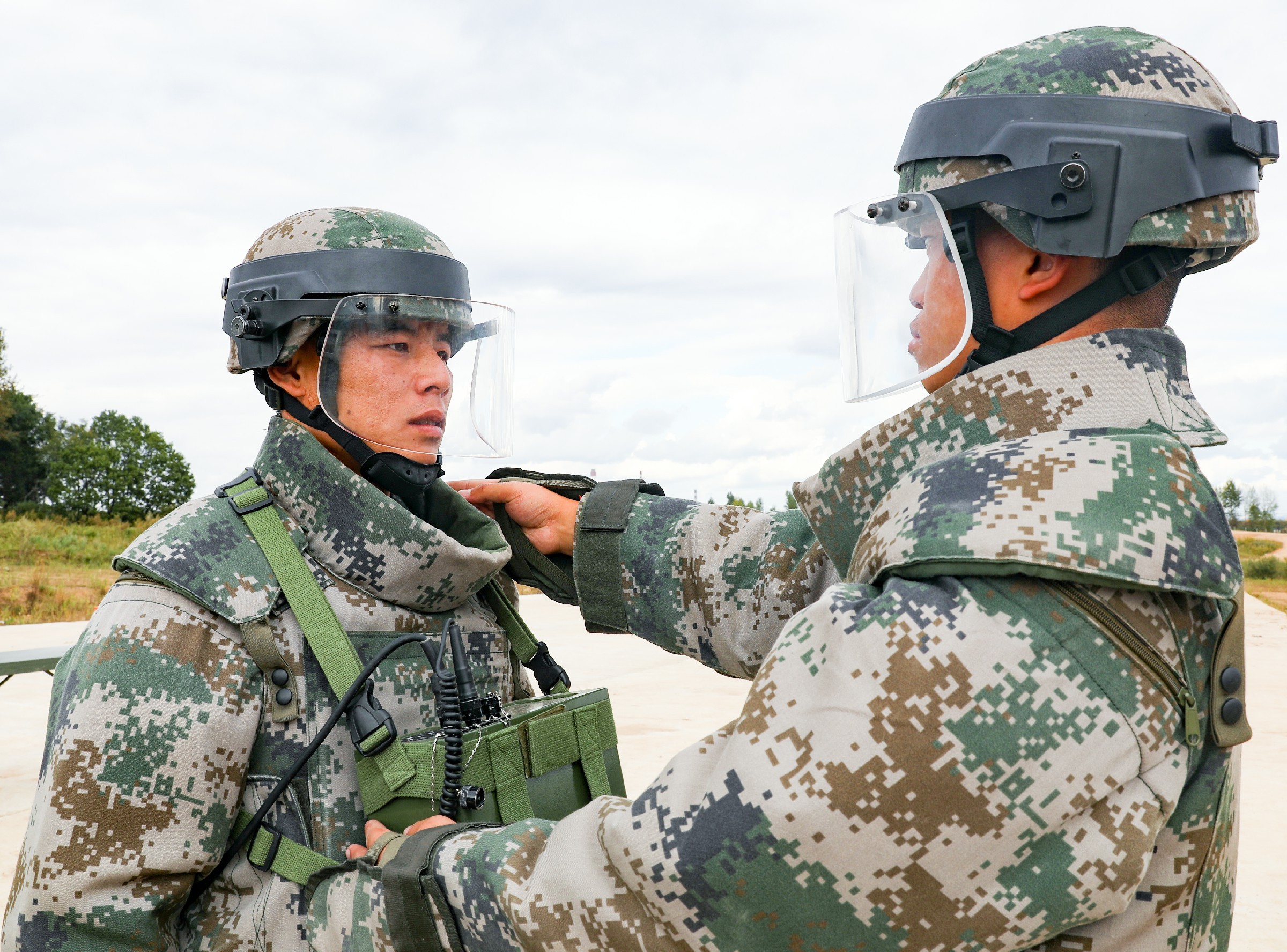 看北疆爆破兵如何练就针上功夫