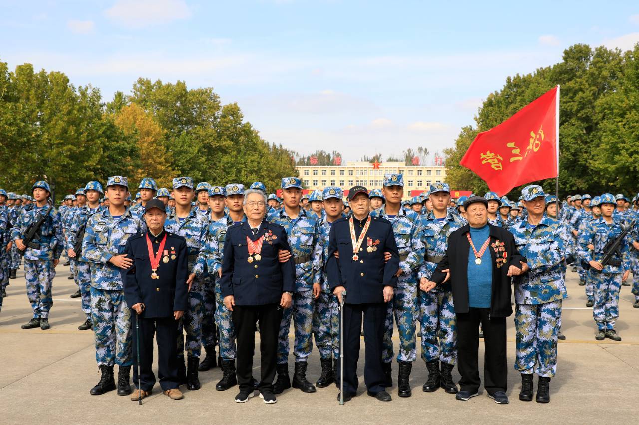 来自青岛市军休服务中心的4名抗美援朝老战士赵国珍,杨秀仁,姚克明