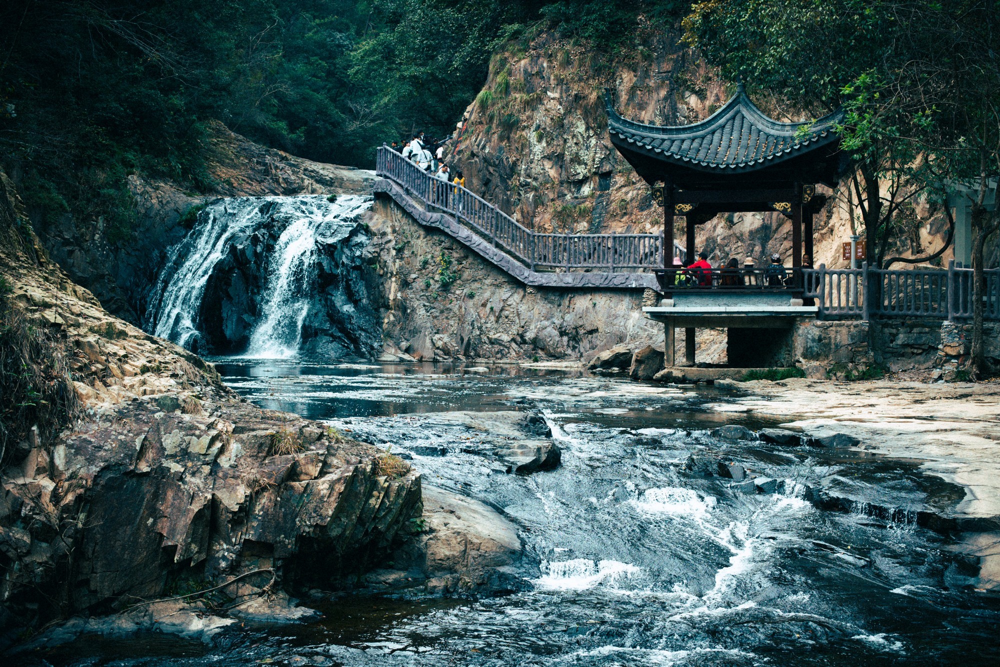 7点准时出发,经过近3小时的车程,跟着齐乐到达诸暨五泄风景区.