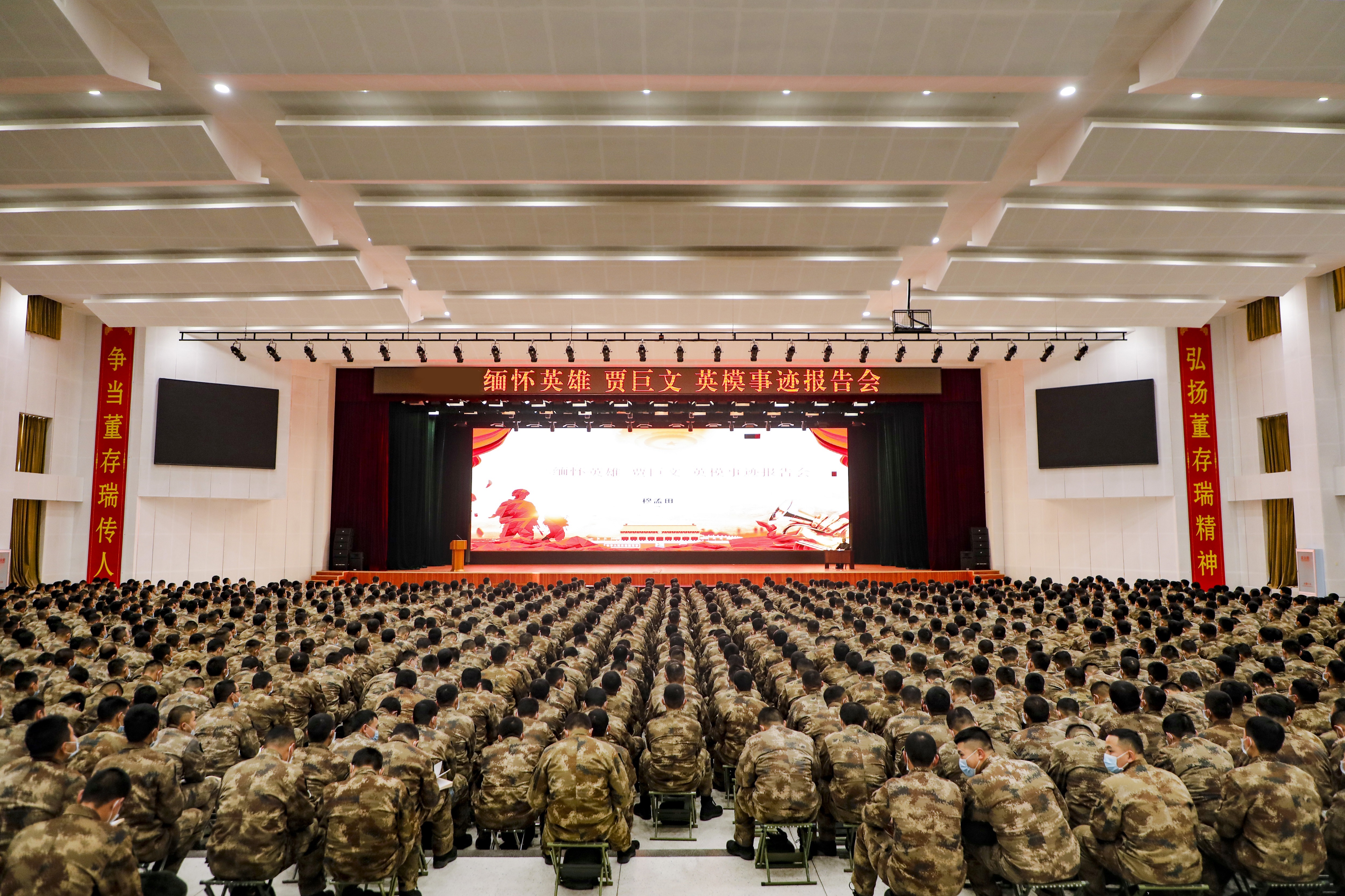 吉林省党的十九届六中全会宣讲团成员,退休教师穆孟田走进军营,为全体