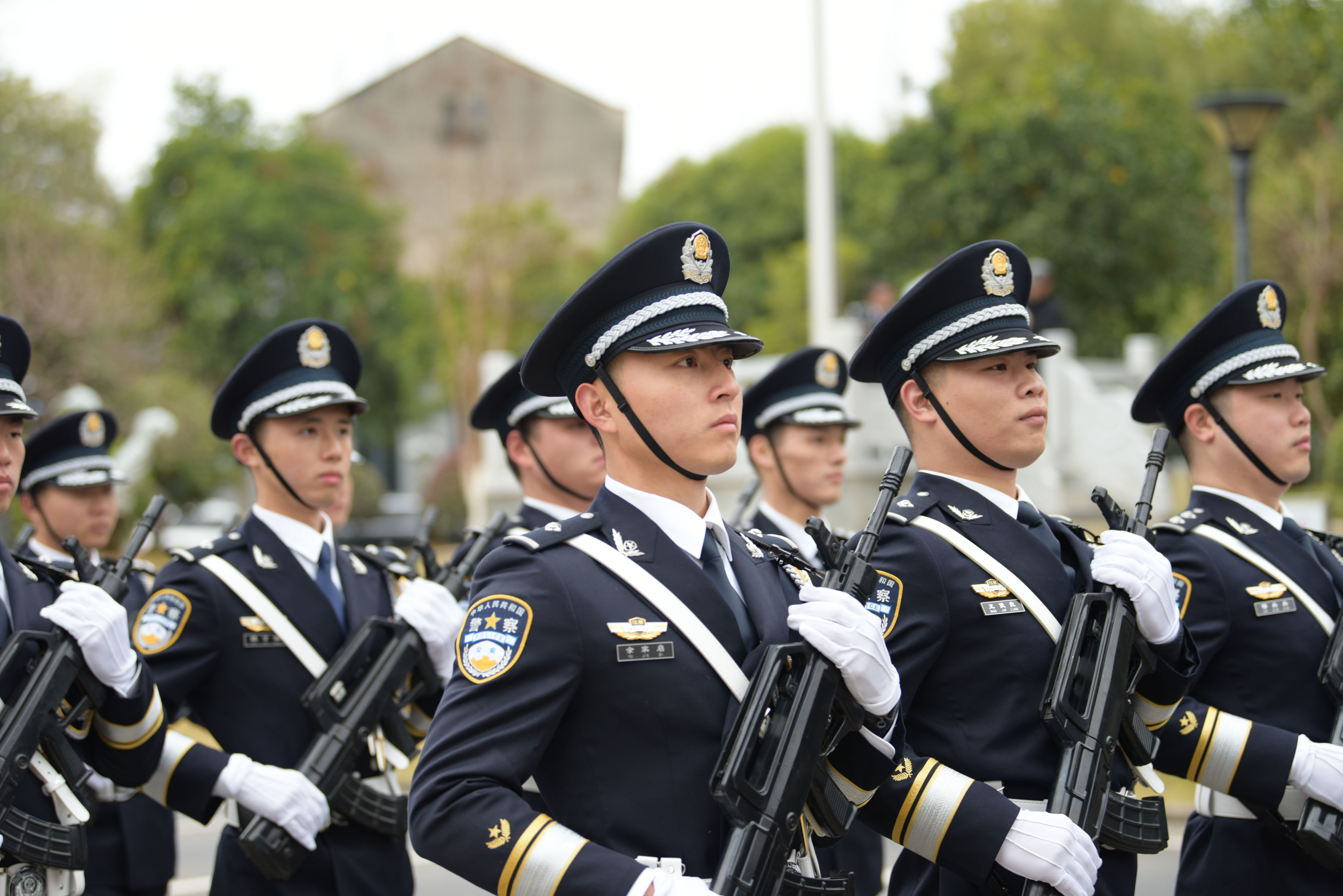 擎旗奋进踔厉奋发景德镇市公安局举行庆祝第二个中国人民警察节升警旗