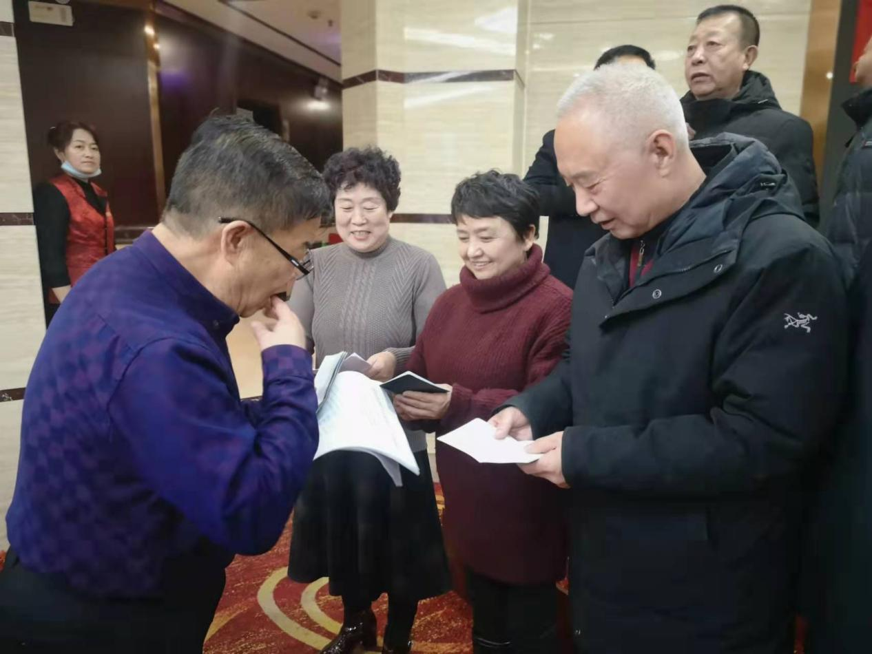 会议对获得省老科协高级职称的高福祥,师建国,韩金山,郭世英,申云