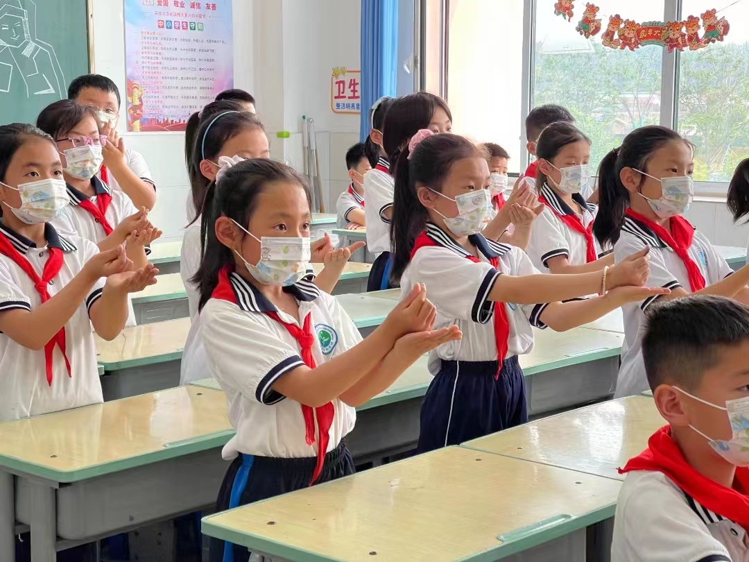 山东莒县博雅实验学校举行手势舞比赛丰富校园文化生活